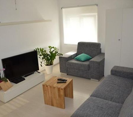 Tiro Apartment Pula Bagian luar foto
